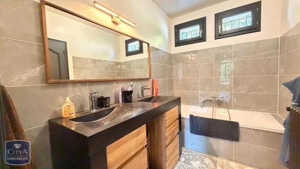 Demeure à vendre 5 pièces 196.6m² Beaumont-lès-Valence (26760)