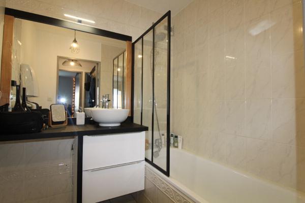 Appartement de type 3 sur Angers place François Mitterrand avec garage dans résidence avec ascenseur