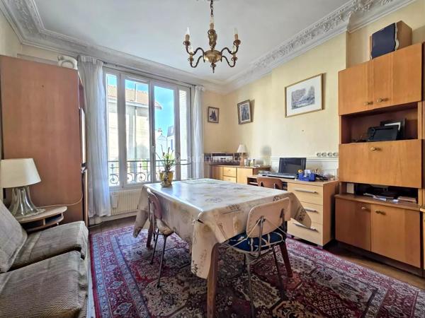 Vente                                                      Appartement
                        
                     3 pièces                      47 m2                     à Nogent-sur-Marne