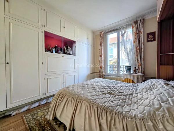 Vente                                                      Appartement
                        
                     3 pièces                      47 m2                     à Nogent-sur-Marne