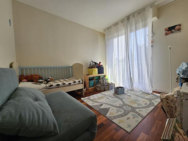 Centre-ville de Puteaux : Appartement de 4 pièces de 82m² avec balcons et cave
