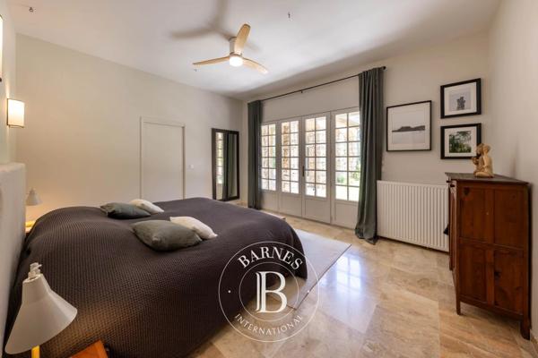 Le Bar-sur-Loup, Villa 9 Chambres -  458 m² à vendre