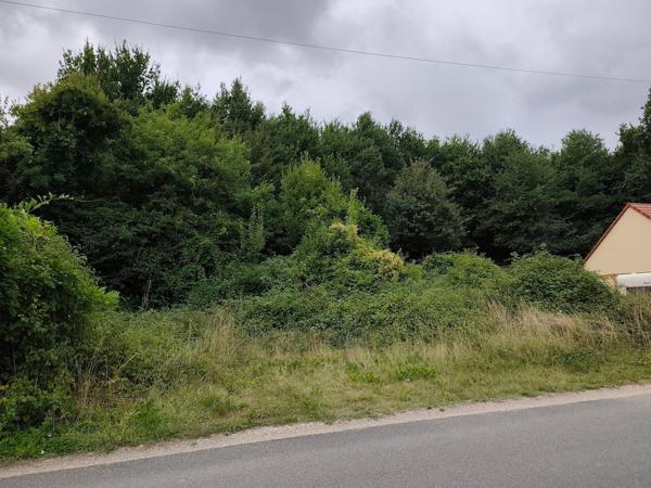 Terrain constructible et viabilisé de 676 m² – Faverolles-sur-Cher