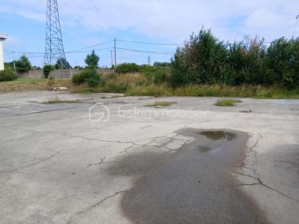 Terrain commercial de 1 200 m²