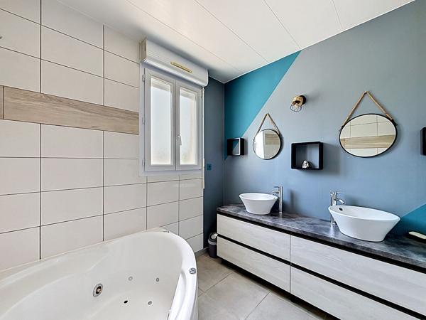 Maison La Roche Neuville 7 pièce(s) 143 m2