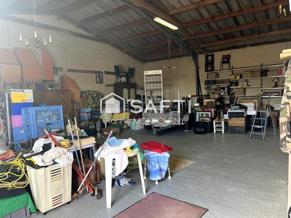 Maison habitable de plain-pied avec grand hangar