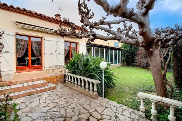 MAISON PLAIN PIED TYPE F4 SUR TERRAIN 3 FACES PISCINABLE AVEC UN GROS POTENTIEL D'AGRANDISSEMENT