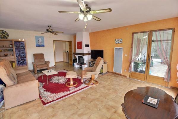 MAISON PLAIN PIED TYPE F4 SUR TERRAIN 3 FACES PISCINABLE AVEC UN GROS POTENTIEL D'AGRANDISSEMENT