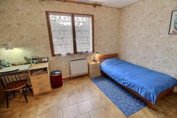 MAISON PLAIN PIED TYPE F4 SUR TERRAIN 3 FACES PISCINABLE AVEC UN GROS POTENTIEL D'AGRANDISSEMENT