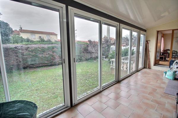 MAISON PLAIN PIED TYPE F4 SUR TERRAIN 3 FACES PISCINABLE AVEC UN GROS POTENTIEL D'AGRANDISSEMENT