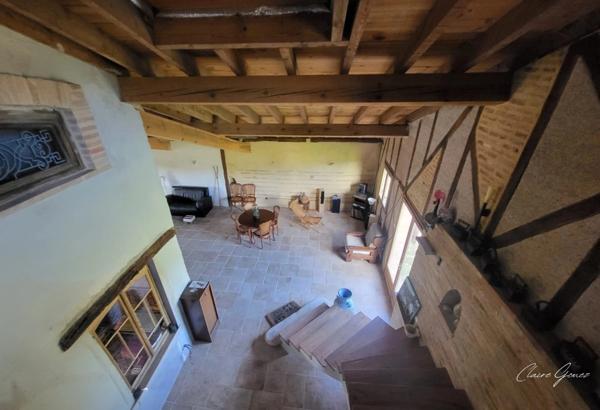 5 MINUTES DE CADOURS – Ferme en brique rénovée de 245 m² avec dépendance et terrain arboré