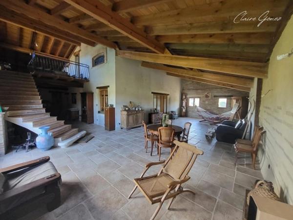 5 MINUTES DE CADOURS – Ferme en brique rénovée de 245 m² avec dépendance et terrain arboré