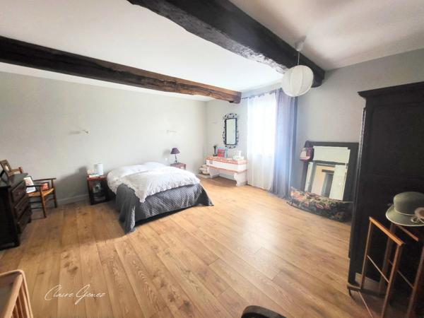 5 MINUTES DE CADOURS – Ferme en brique rénovée de 245 m² avec dépendance et terrain arboré