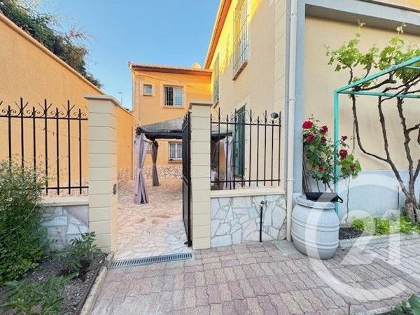 Immeuble à vendre  166 m2 BOBIGNY - 93