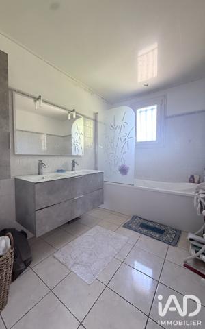 Maison à vendre 4 pièces 130 m² Caumont-sur-Durance