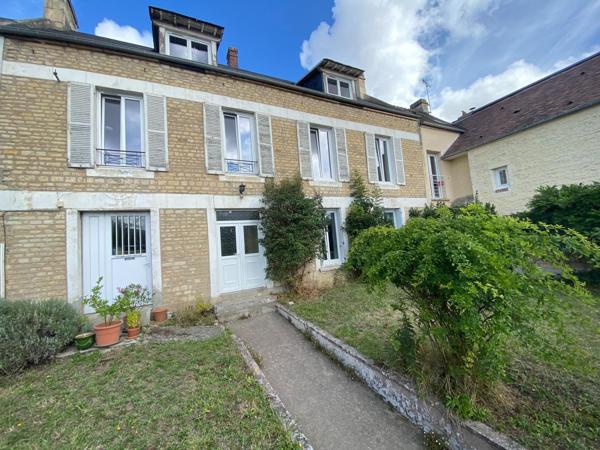 Propriété de caractère en pierre proche toutes commodités