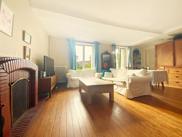 Propriété de caractère en pierre proche toutes commodités