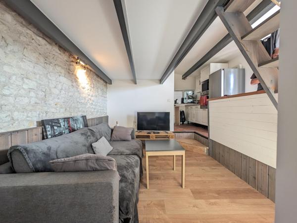 Petite maison indépendante avec terrasse et parking