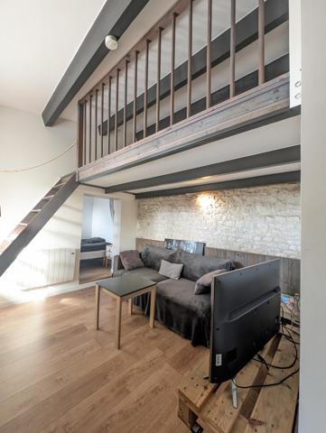 Petite maison indépendante avec terrasse et parking