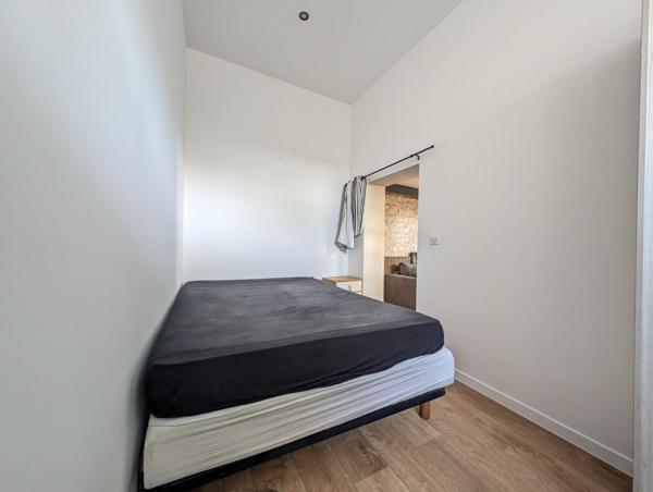 Petite maison indépendante avec terrasse et parking