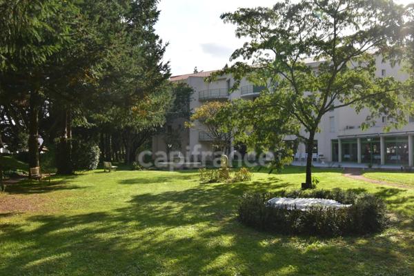 Vendée CHALLANS ( 85 ) centre ville Appartement 51 m² , 1 chambre à vendre 3 pièces , balcon , garage entre LA ROCHE sur YON , NOIRMOUTIER et NANTES