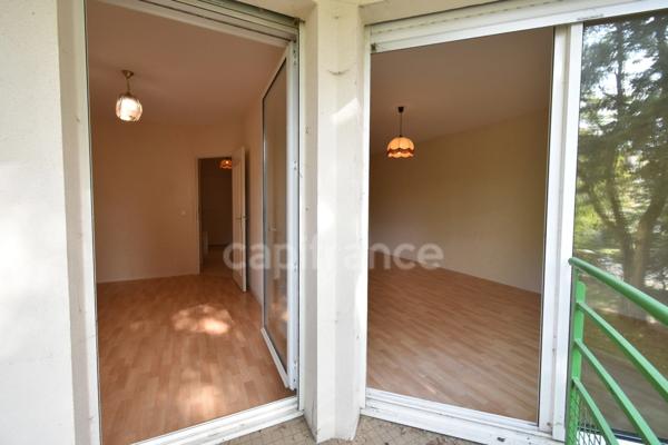 Vendée CHALLANS ( 85 ) centre ville Appartement 51 m² , 1 chambre à vendre 3 pièces , balcon , garage entre LA ROCHE sur YON , NOIRMOUTIER et NANTES