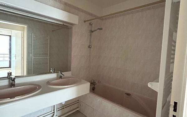 Appartement à louer    3 pièces • 66,31 m2 Châtillon