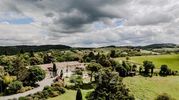 Propriété équestre à vendre à Montréal dans l’Aude – Domaine de 50 hectares avec maison de caractère