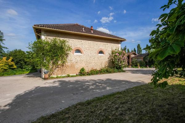 Propriété de Caractère et de charme proche de MONT DE MARSAN (40) - 430 M2 Habitables - Terrain 9000m2 environ