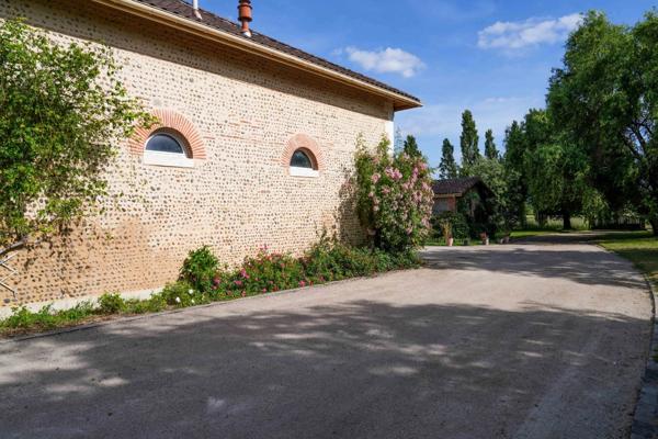 Propriété de Caractère et de charme proche de MONT DE MARSAN (40) - 430 M2 Habitables - Terrain 9000m2 environ