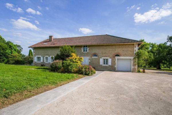 Propriété de Caractère et de charme proche de MONT DE MARSAN (40) - 430 M2 Habitables - Terrain 9000m2 environ