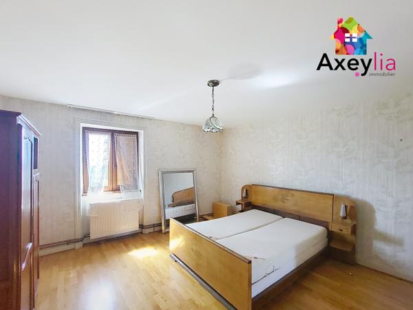 Saint-Hilaire-sous-Charlieu (42190) A VENDRE - ST HILAIRE SOUS CHARLIEU - MAISON A RENOVER, 7 CHAMBRES, TERRAIN ET DEPENDANCES