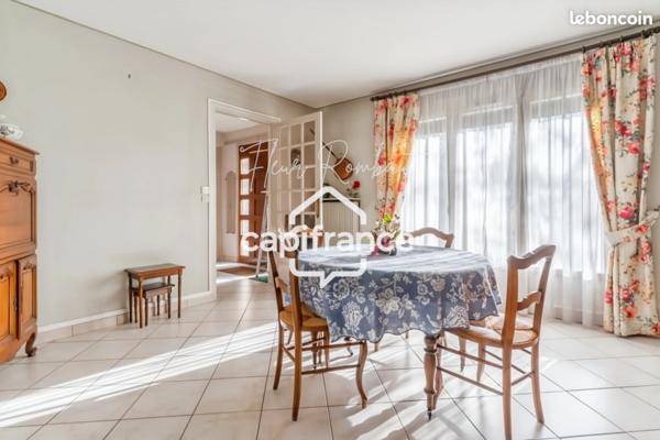 Maison familiale 5 chambres avec jardin – Gare à pied – Maurepas