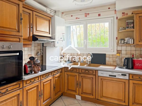 Maison familiale 5 chambres avec jardin – Gare à pied – Maurepas