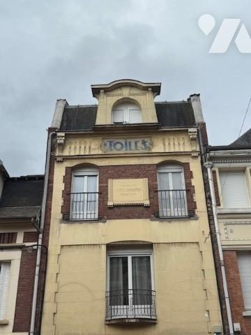 Immeuble loué.
RDC : Local commercial
1er étage : Un appartement
2ème étage : Un appartement
Garage