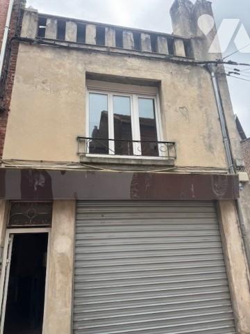 Immeuble loué.
RDC : Local commercial
1er étage : Un appartement
2ème étage : Un appartement
Garage