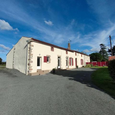 Longère Mortagne sur Sèvre 3 chambres + logement locatif 2 chambres 130 m2