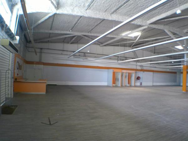 CHATEAUBERNARD Local Commercial A LOUER