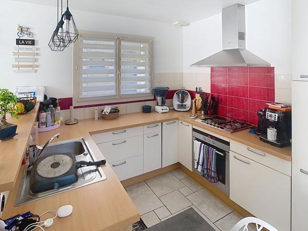 À vendre à Châteauneuf-sur-Sarthe, Maison moderne de 2008 avec beaux volumes !