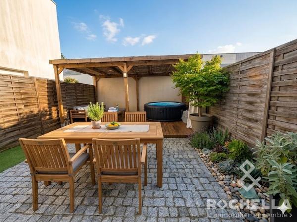 Maison 3 chambres avec un joli patio et un garage