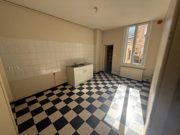 Location                                                      Appartement
                        
                     2 pièces                      90 m2                     à Lodève