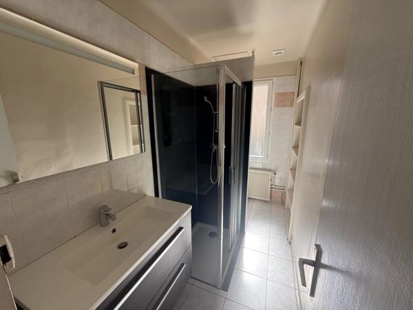 Location                                                      Appartement
                        
                     2 pièces                      90 m2                     à Lodève