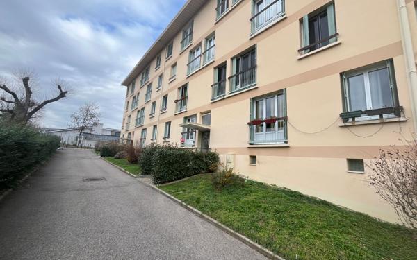 Appartement à vendre    3 pièces • 61,79 m2 Pont-de-Chéruy
