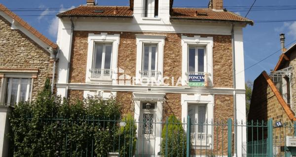 Location Studio 22.74 m² - Corbeil-essonnes 91100