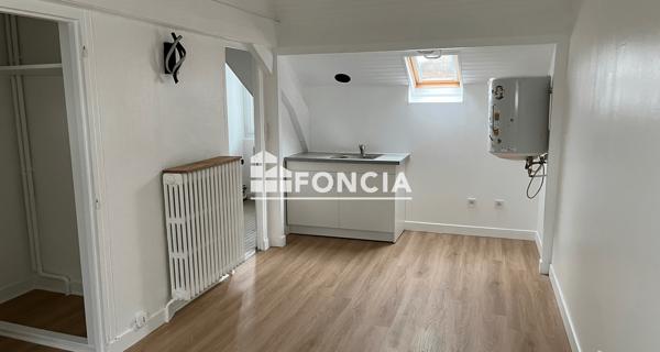 Location Studio 22.74 m² - Corbeil-essonnes 91100