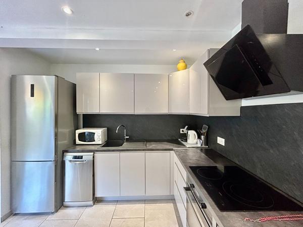 T2 Central proche accès autoroute / Terrasse / Cave