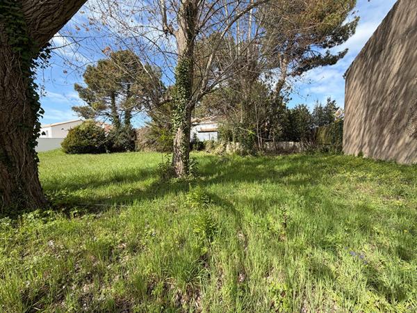 Terrain constructible à vendre – au coeur du centre ville de la Tranche sur Mer