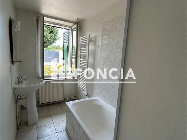 Location Appartement 3 pièces 80 m² - ROUTE NATIONALE FAVEROLLES Faverolles 28210