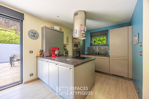 Maison contemporaine entre vignes et forêts