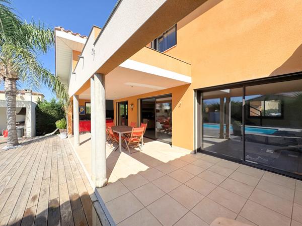 CORNEILLA LA RIVIERE : VILLA CONTEMPORAINE 6 PIECES - 192 M² EN 4 FACES AVEC JARDIN DE 900 M² AVEC PISCINE ET SANS VIS A VIS !